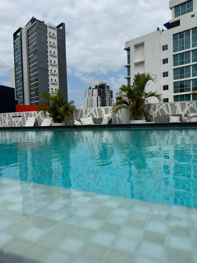 Gran Evenia Panama Hotel Kültér fotó The pool at the rooftop of the hotel